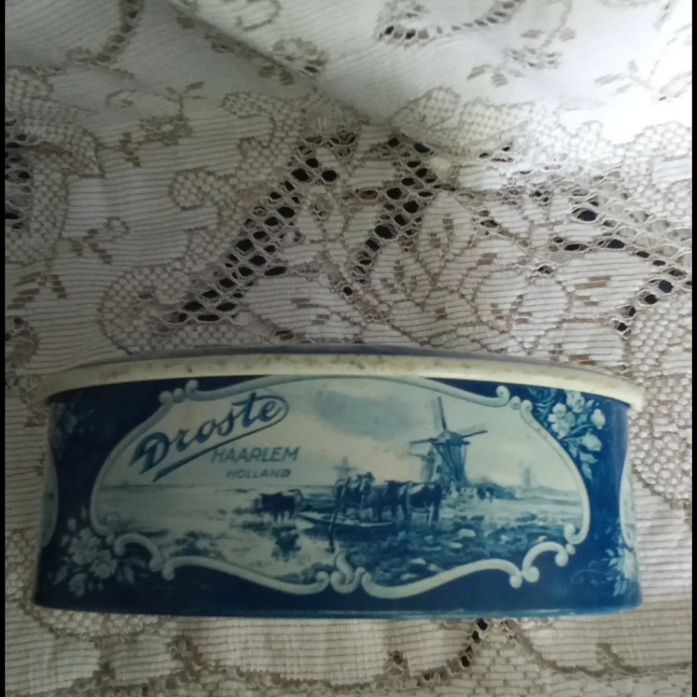 Beautiful Vintage Droste chocolate tin